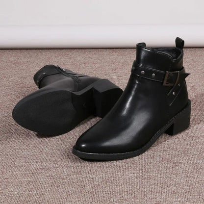 Modische und stützende orthopädische Stiefel