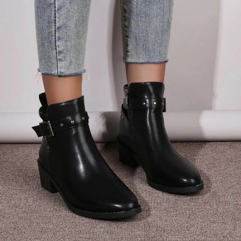 Modische und stützende orthopädische Stiefel