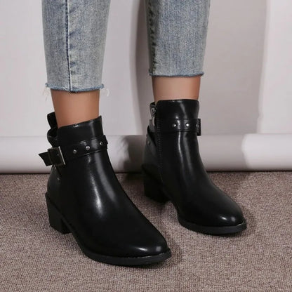 Modische und stützende orthopädische Stiefel