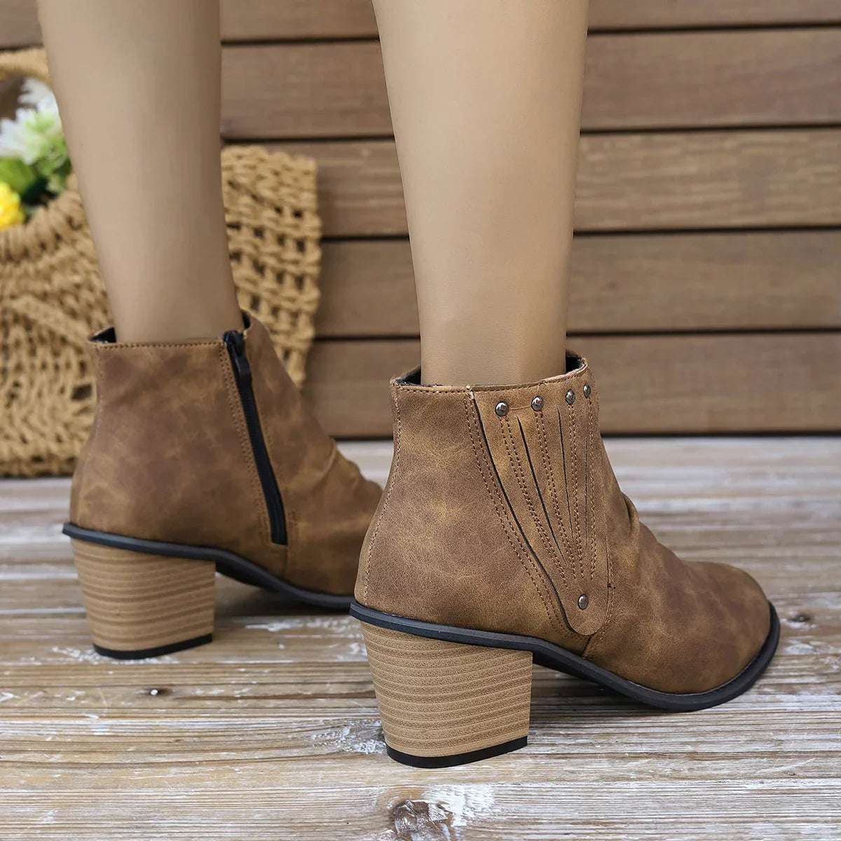 Stützende und modische orthopädische Stiefel