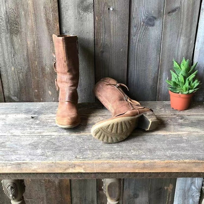 Modische und stützende orthopädische Stiefel