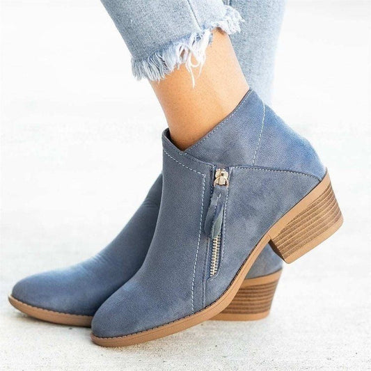 Moderne und stützende orthopädische Stiefel