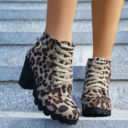 Maßgeschneiderte und bequeme orthopädische Stiefel