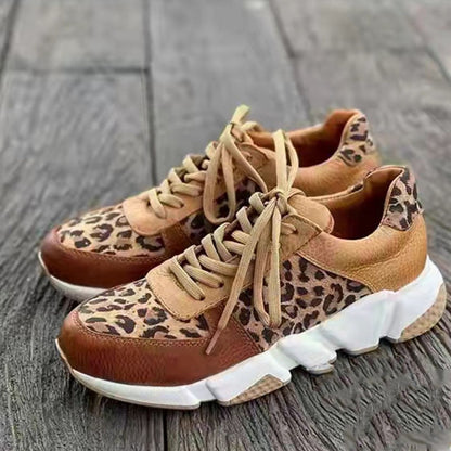 Moderne und stützende orthopädische Schuhe