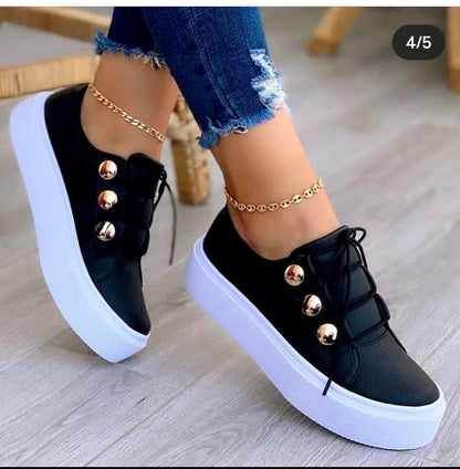 Stützende und trendige orthopädische Schuhe