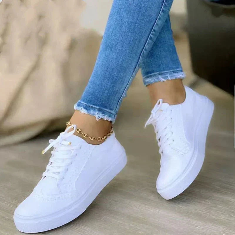 Elegantes und detailliertes stützendes Schuhwerk