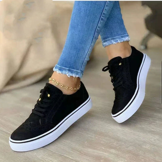 Elegantes und detailliertes stützendes Schuhwerk