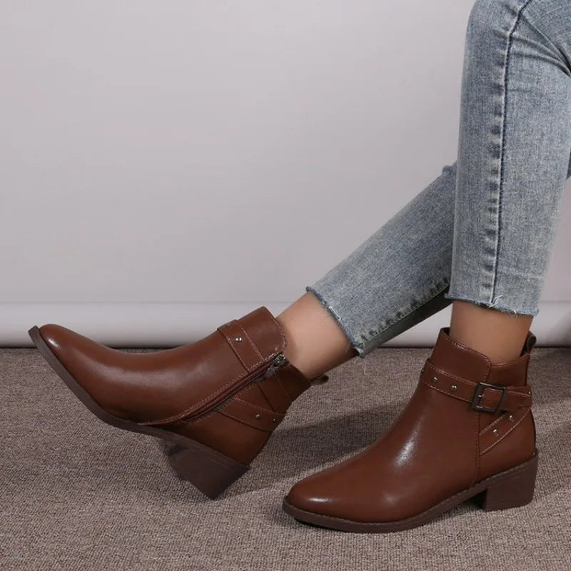 Modische und stützende orthopädische Stiefel