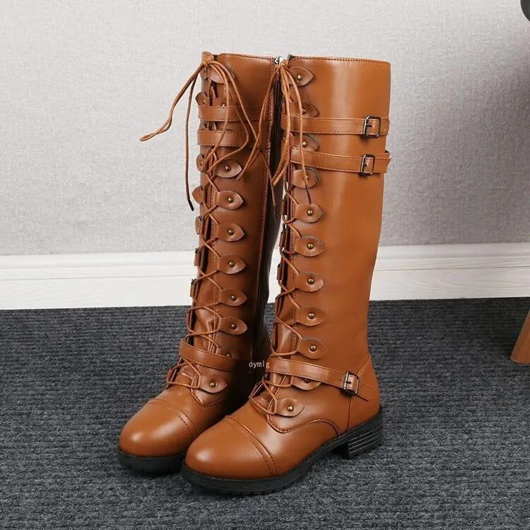 Elegante und detaillierte stützende Stiefel