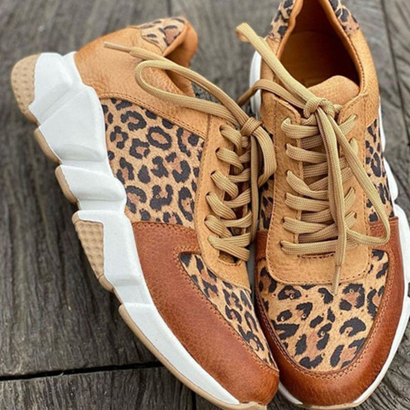 Moderne und stützende orthopädische Schuhe