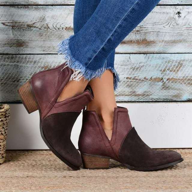 Moderne und stützende orthopädische Stiefel