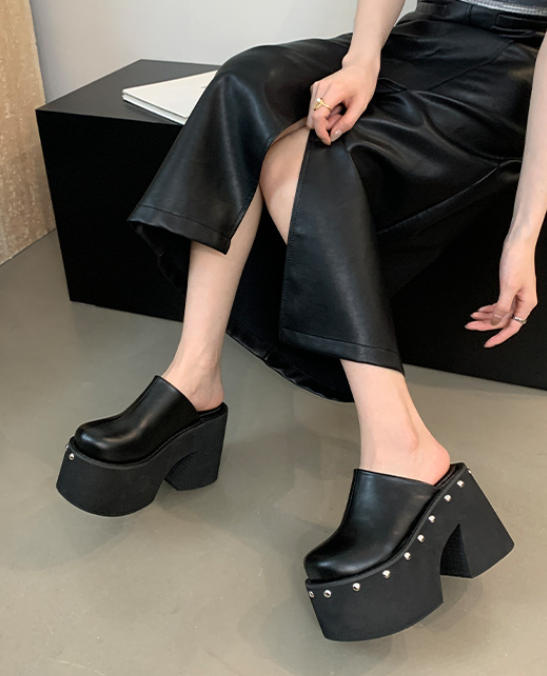 Bequeme und haltbare orthopädische Sommersandalen