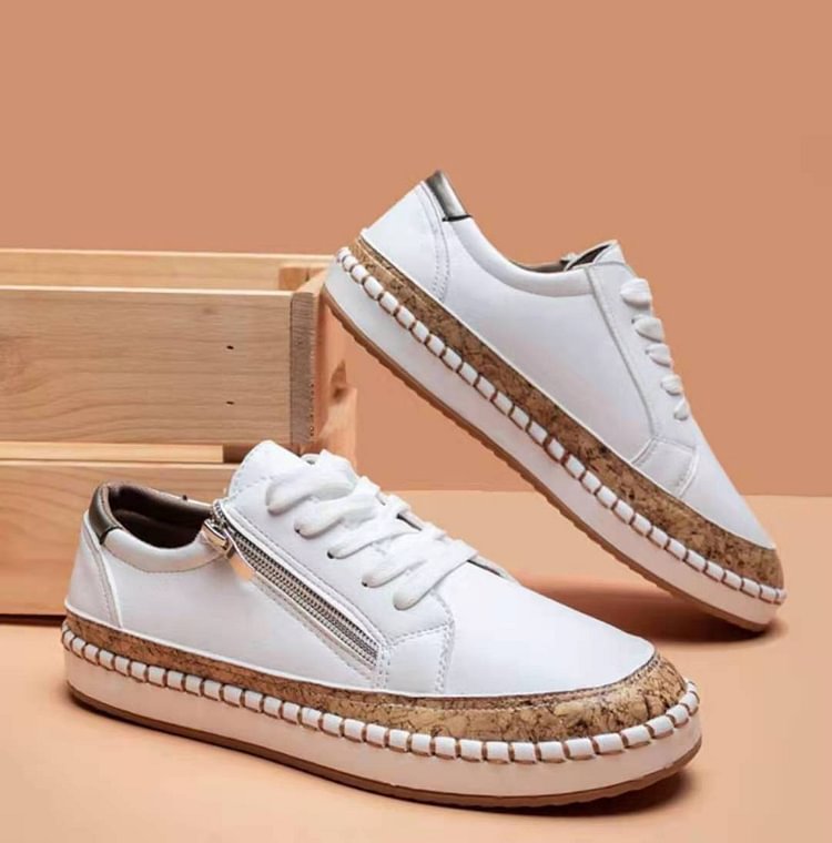 Einfache Turnschuhe mit Blumen