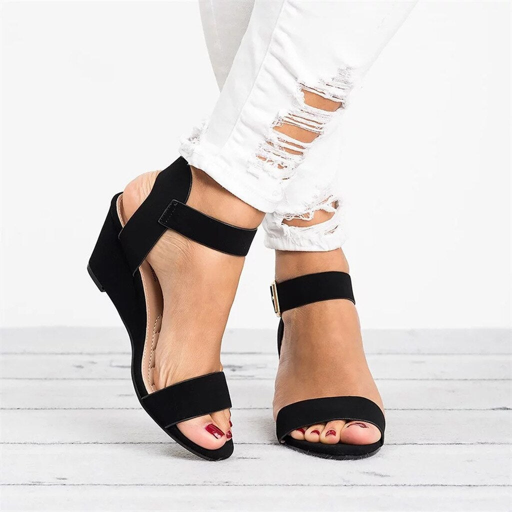 Unterstützende orthopädische Sommersandalen