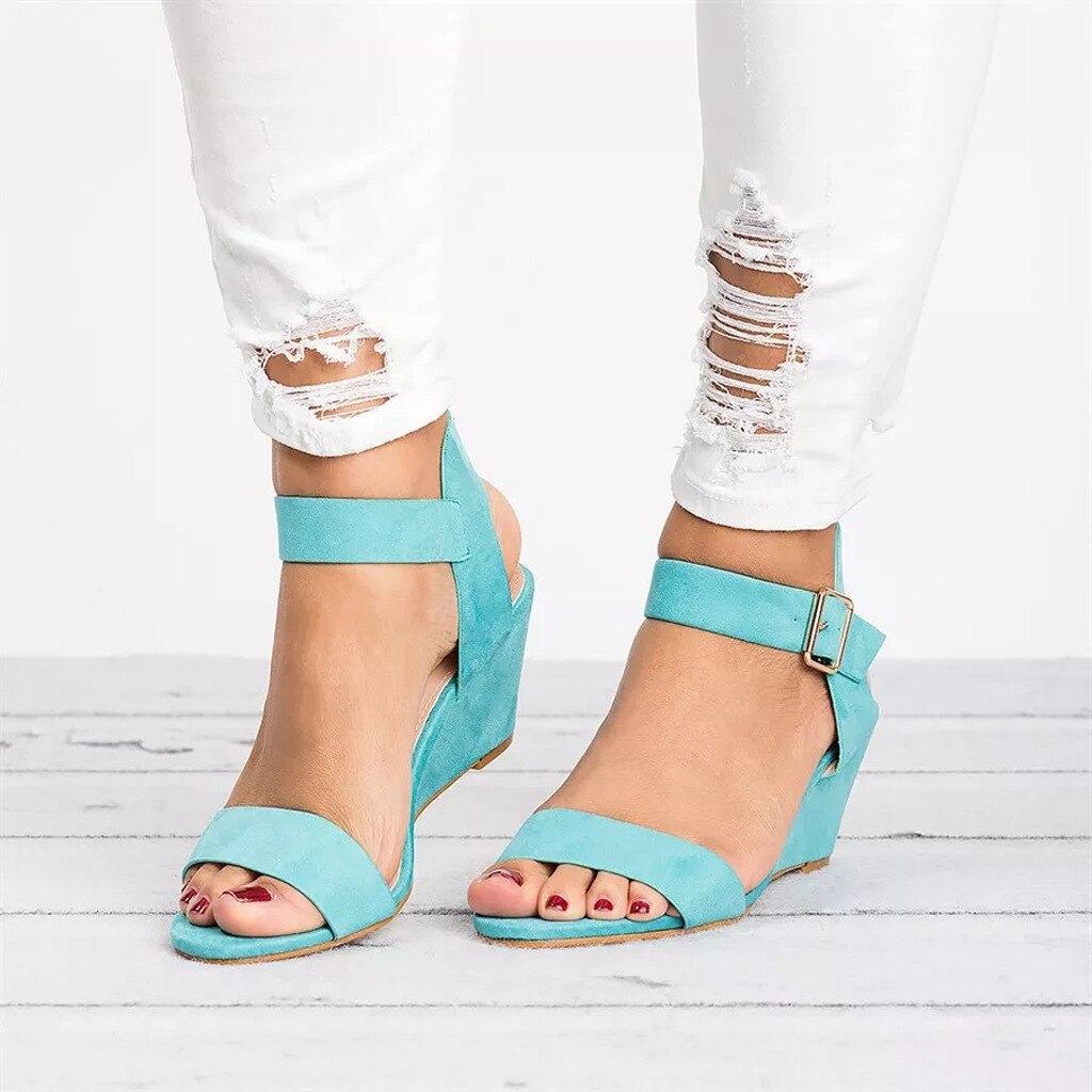 Unterstützende orthopädische Sommersandalen