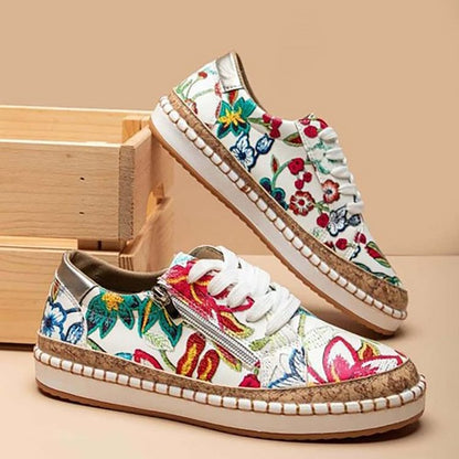 Einfache Turnschuhe mit Blumen