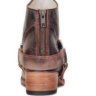 Bequeme und modische orthopädische Stiefel