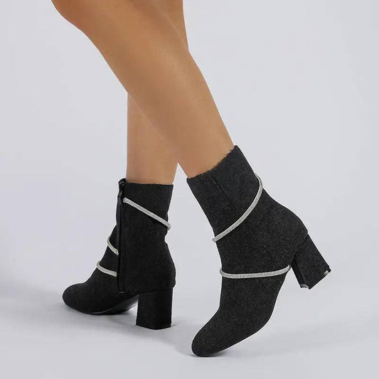 Stützende und modische orthopädische Schuhe