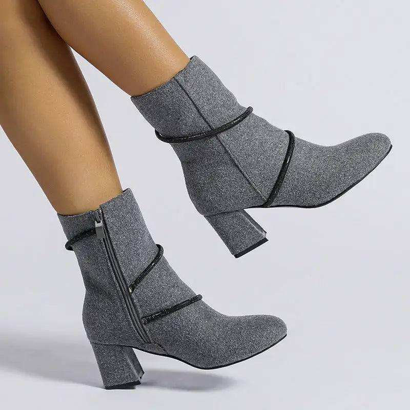 Stützende und modische orthopädische Schuhe