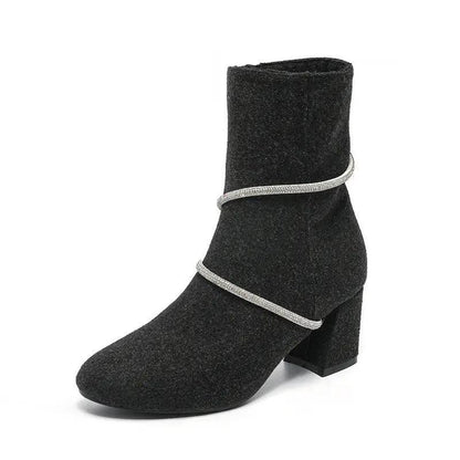 Stützende und modische orthopädische Schuhe