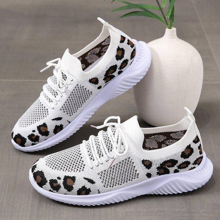 Modische und stützende orthopädische Schuhe
