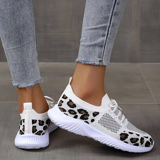 Modische und stützende orthopädische Schuhe