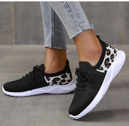 Modische und stützende orthopädische Schuhe