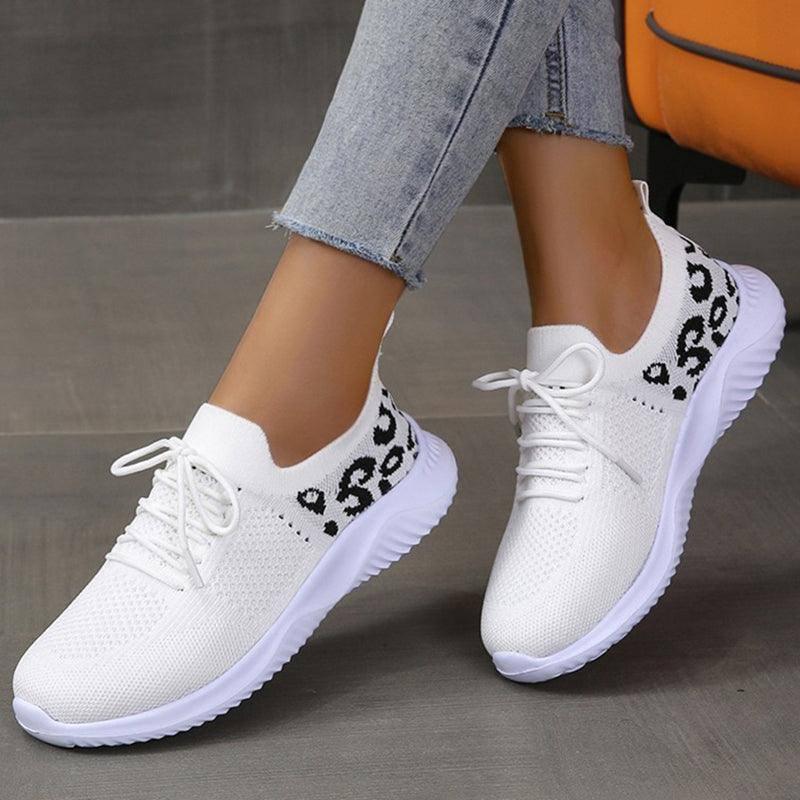 Modische und stützende orthopädische Schuhe