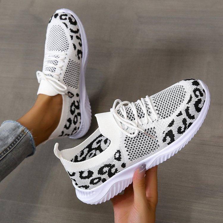 Modische und stützende orthopädische Schuhe