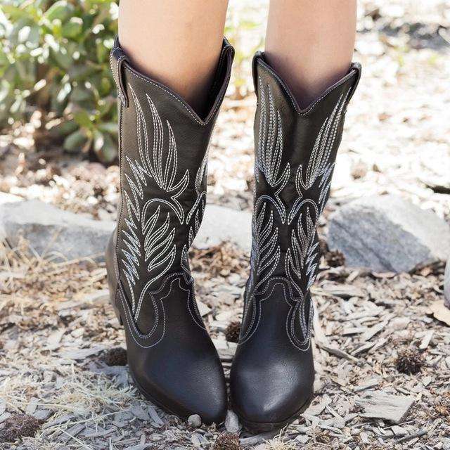 Maßgeschneiderte und bequeme orthopädische Stiefel