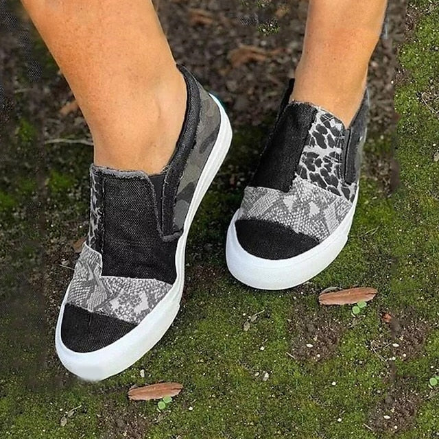 Moderne und stützende orthopädische Schuhe
