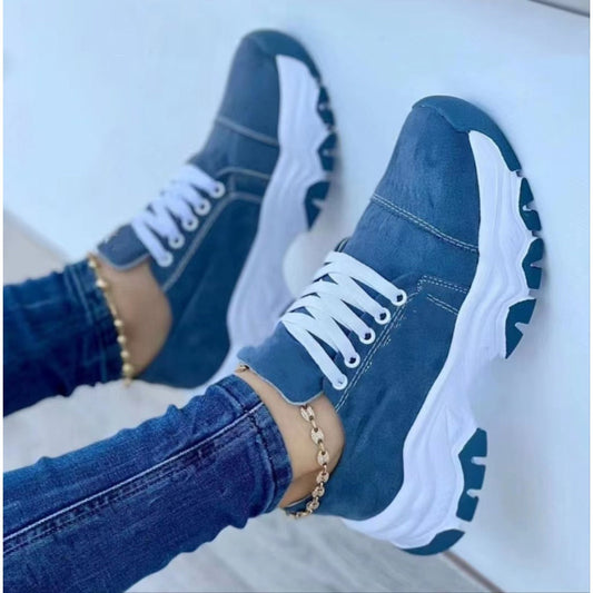 Modische und stützende orthopädische Schuhe