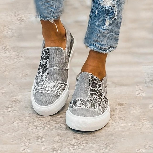 Moderne und stützende orthopädische Schuhe