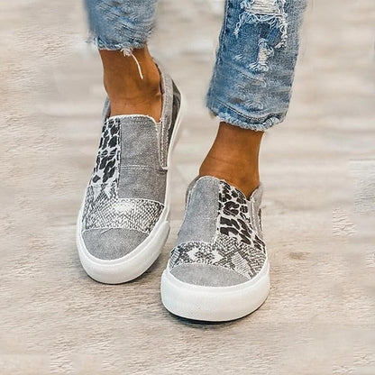 Moderne und stützende orthopädische Schuhe