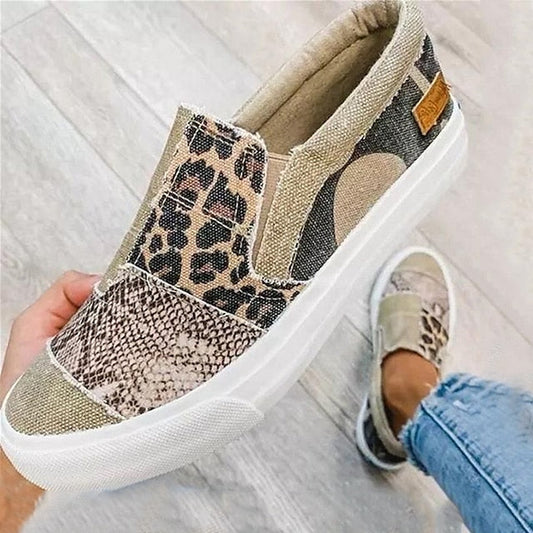 Moderne und stützende orthopädische Schuhe